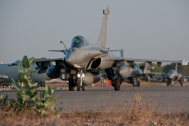 K leteckým útokům používají Francouzi stíhačky Rafale.