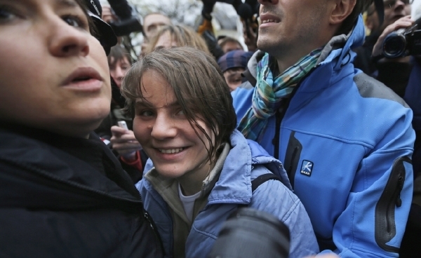 Šťastná Samucevičová opouští svobodná 10. října 2012 soud.