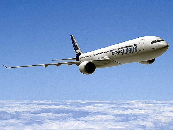 Připravovaný model společnosti Airbus A350, který má konkurovat poslednímu modelu Boeing 787 Dreamliner. Připravovaný model společnosti Airbus A350, který má konkurovat poslednímu modelu Boeing 787 Dreamliner.