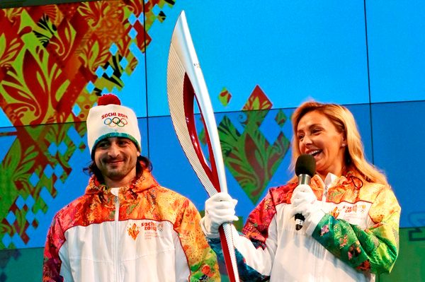 Pochodeň, která příští rok zapálí olympijský oheň na startu zimní olympiády v jihoruském Soči. Pochodeň, která příští rok zapálí olympijský oheň na startu zimní olympiády v jihoruském Soči.