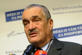 Karel Schwarzenberg se stal terčem posměchu syna českého prezidenta.