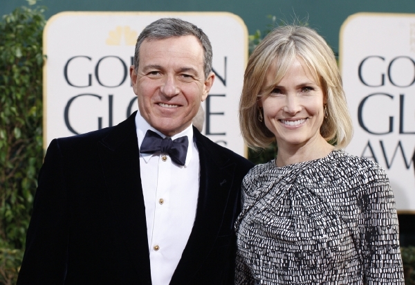 Robert "Bob" Iger s manželkou. Robert "Bob" Iger s manželkou.