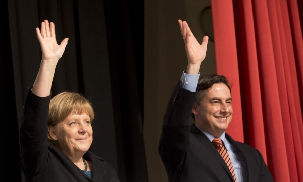 Angela Merkelová (vlevo) a David McAllister. Angela Merkelová (vlevo) a David McAllister.