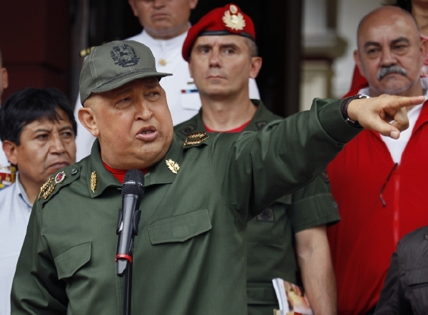 Hugo Chávez prodělal již čtvrtou operaci rakoviny. V kuloárech se však objevují informace, že by se jeho stav měl zlepšovat (ilustrační foto). Hugo Chávez prodělal již čtvrtou operaci rakoviny. V kuloárech se však objevují informace, že by se jeho stav měl zlepšovat (ilustrační foto).