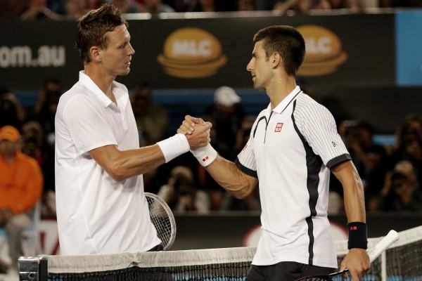 Tomáš Berdych (vlevo) nestačil na Novaka Djokoviče.