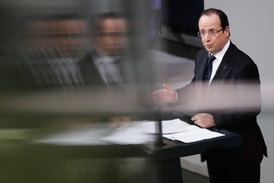 Hollande hovoří v Bundestagu.
