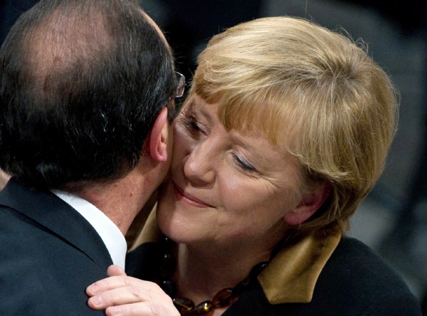 Muchly, muchly. Merkelová a Hollande.