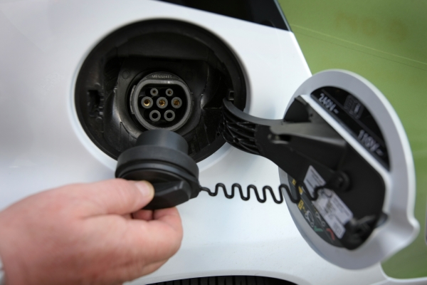 EK chce v ČR 13 tisíc míst, kde lze veřejně dobíjet elektromobily (ilustrační foto). EK chce v ČR 13 tisíc míst, kde lze veřejně dobíjet elektromobily (ilustrační foto).