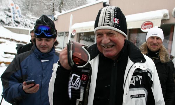 Václav Klaus radí svým příznivcům volit Zemana.