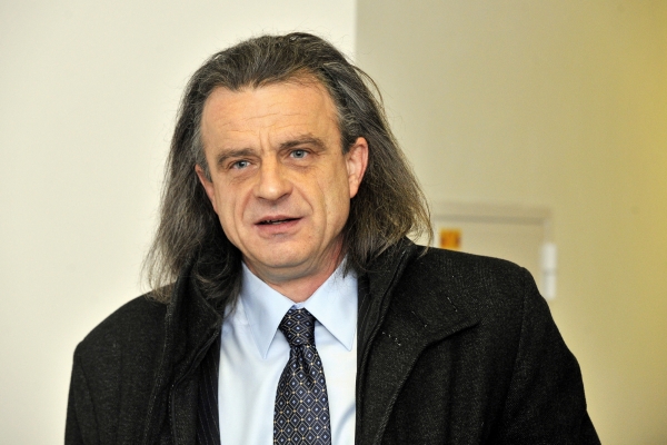 Otto Chaloupka je obviněn z korupce za braní úplatků. Otto Chaloupka je obviněn z korupce za braní úplatků.
