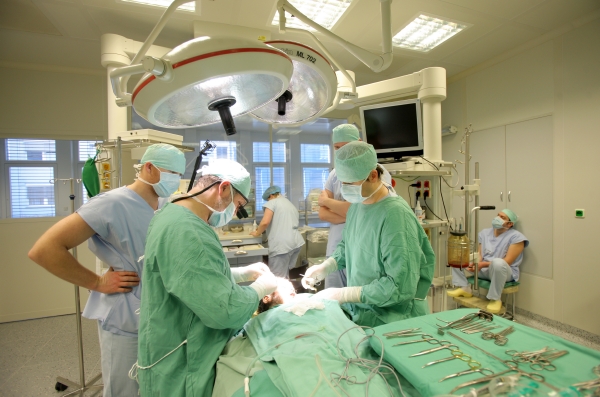 Žena přišla bez souhlasu o své vaječníky. Žena přišla bez souhlasu o své vaječníky.