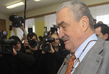 Schwarzenberg zdůvodnil svůj omyl při vhození neplatného hlasovacího lístku tím, že jej znervóznili fotografové.