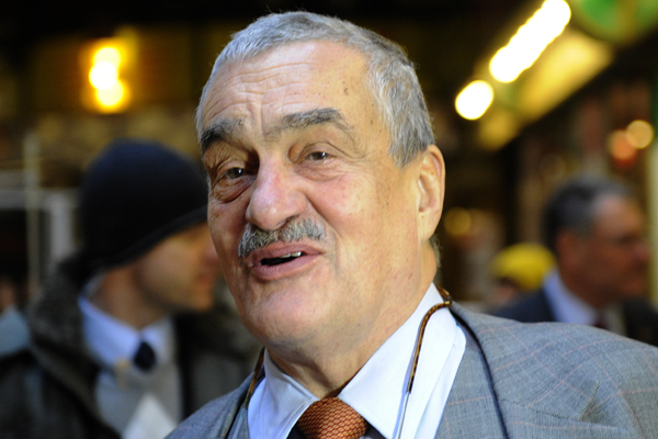 Karel Schwarzenberg ve svém volebním štábu v pražském paláci Lucerna.