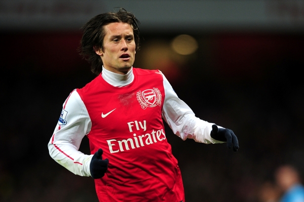 Tomáš Rosický se po dlouhé době zase objevil v dresu Arsenalu. Tomáš Rosický se po dlouhé době zase objevil v dresu Arsenalu.
