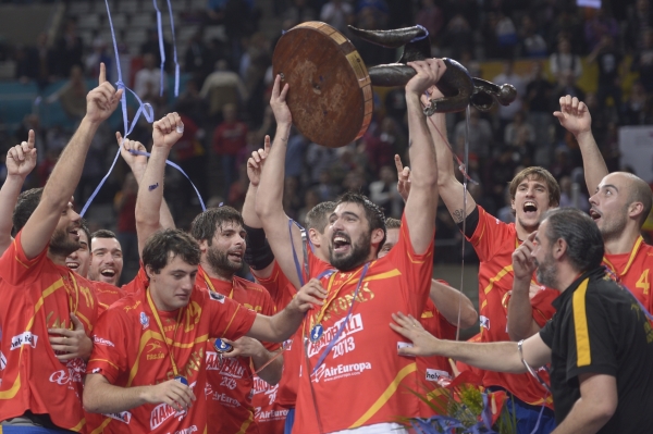 Házenkáři Španělska slaví triumf na mistrovství světa.