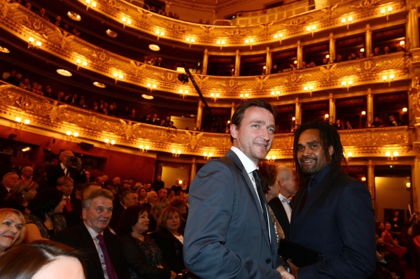 Pozvání na slávistický galavečer neodmítl ani bývalý fotbalista sešívaných Vladimír Šmicer (vlevo) a francouzská legenda Christian Karembeu.