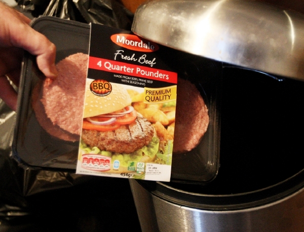 Hamburgey z koniny do odpadu.