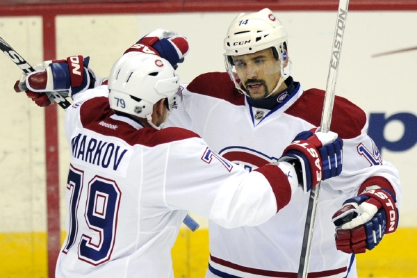 Tomáš Plekanec (vpravo) slaví vstřelený gól s obráncem Markovem. Tomáš Plekanec (vpravo) slaví vstřelený gól s obráncem Markovem.