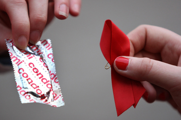 Opatrnost se vyplatí. HIV infekce se v Česku nebezpečně šíří (ilustrační foto).