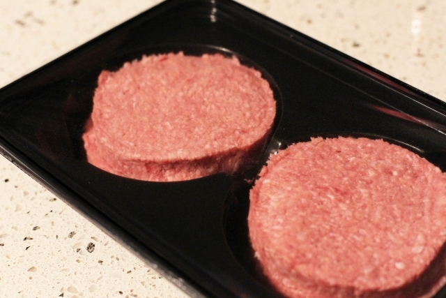 Mražené hamburgery, ve kterých se objevovalo koňské maso. Mražené hamburgery, ve kterých se objevovalo koňské maso.