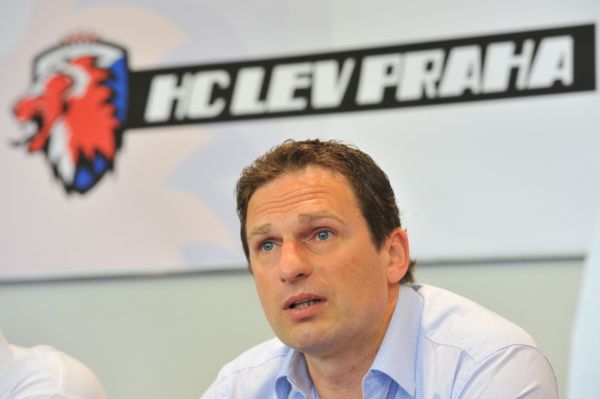 Generální manažer hokejistů Lva Praha Normunds Sejejs.