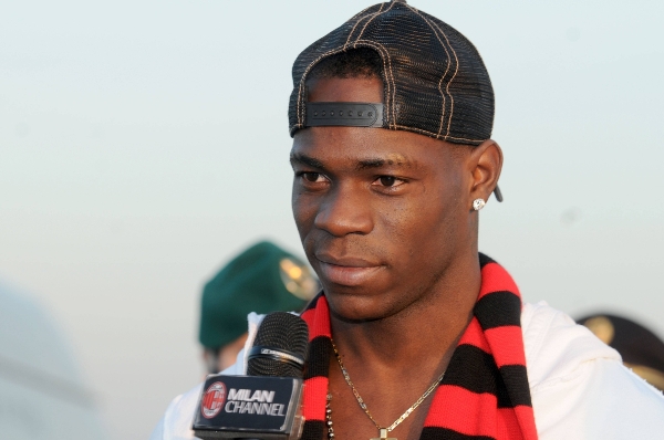 Mario Balotelli je novou posilou AC Milán. Mario Balotelli je novou posilou AC Milán.