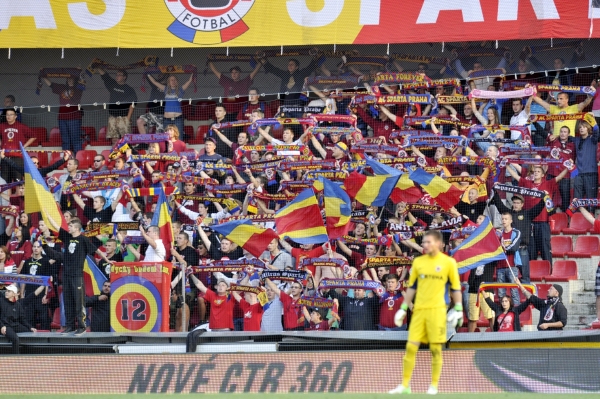 Fotbalisté Sparty budou mít v únorové odvetě vyřazovací části Evropské ligy na hřišti Chelsea maximální možnou podporu tří tisícovek svých fanoušků. Fotbalisté Sparty budou mít v únorové odvetě vyřazovací části Evropské ligy na hřišti Chelsea maximální možnou podporu tří tisícovek svých fanoušků.