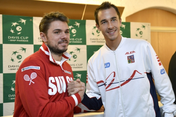Lukáš Rosol (vpravo) se Švýcarem Wawrinkou. Lukáš Rosol (vpravo) se Švýcarem Wawrinkou.