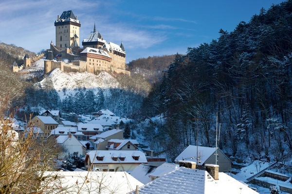 Hrad Karlštejn láká i v zimě (ilustrační foto).