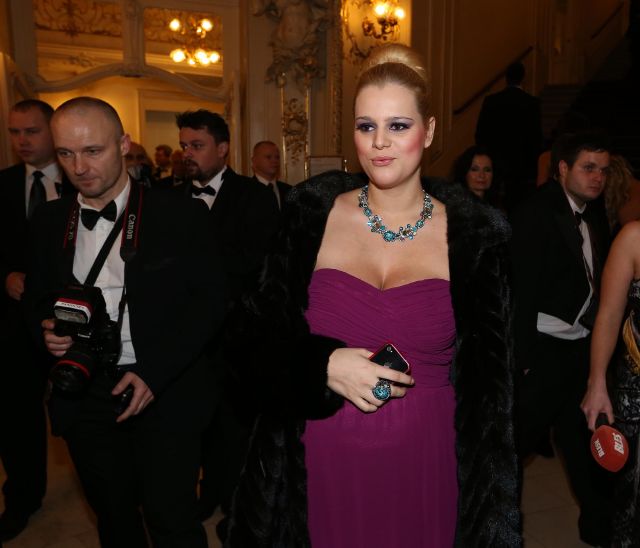 Ornella při odchodu.