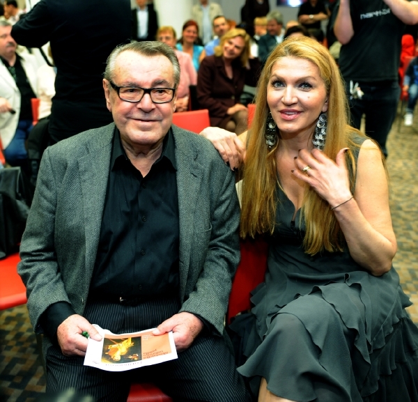 Miloš Forman s manželkou Martinou. Miloš Forman s manželkou Martinou.