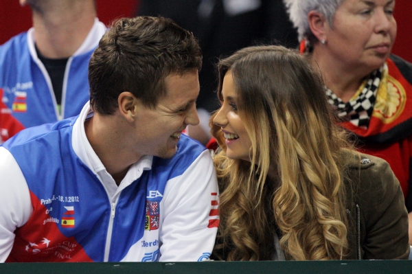 Zamilovaný pár Tomáš Berdych a Ester Sátorová.