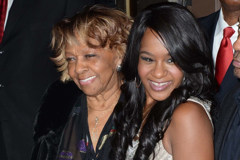 Dcera Whitney Houstonové Bobbi Kristina (vpravo) a její babička Cissy. Ty dvě se teď moc nemusejí.