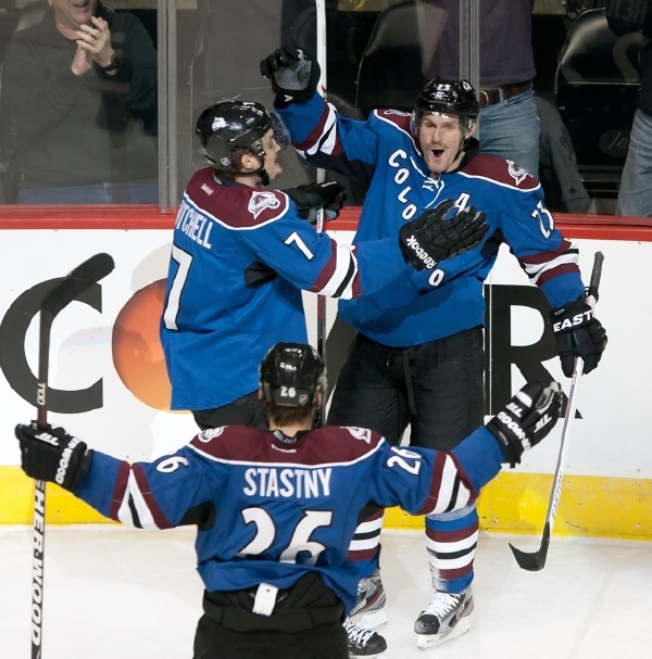 Milan Hejduk (23) se raduje po vstřeleném gólu v zápase proti Dallas Stars.