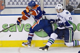 Zápas Vancouver Canucks versus Edmonton Oilers.