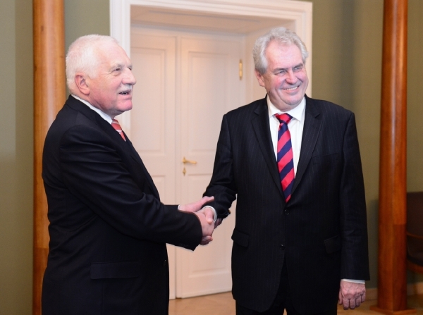 Václav Klaus (vlevo) přislíbil účast na inauguraci Miloše Zemana (vpravo).