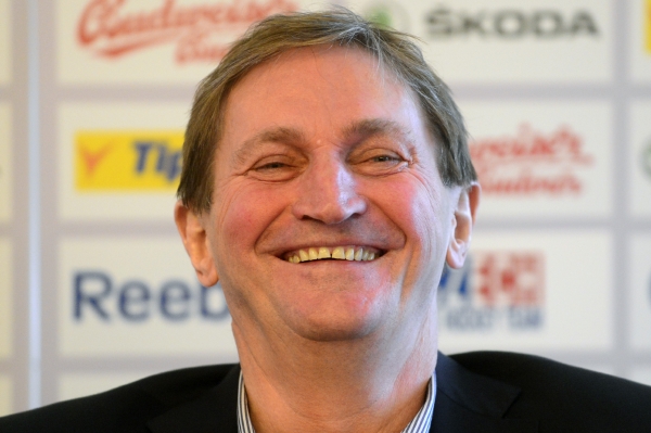 Reprezentační trenér Alois Hadamczik. Reprezentační trenér Alois Hadamczik.