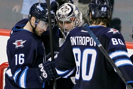 Ondřej Pavelec pomohl k výhře Winnipegu.