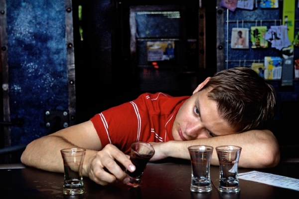 Většina české společnosti nepovažuje alkohol za nebezpečný, ale závislých je na něm 12,5 procenta mužů a 2,7 procenta žen (ilustrační foto).