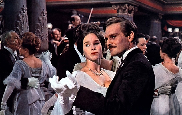 Geraldine Chaplinová ve svém nejslavnějším filmu Doktor Živago z roku 1965. Geraldine Chaplinová ve svém nejslavnějším filmu Doktor Živago z roku 1965.
