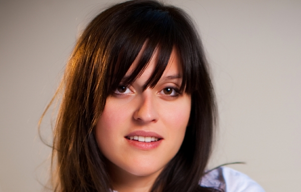 Hana Lasicová, dcera Magdy Vášáryové a Milana Lasici, napsala knihu O dcerách a milenkách.