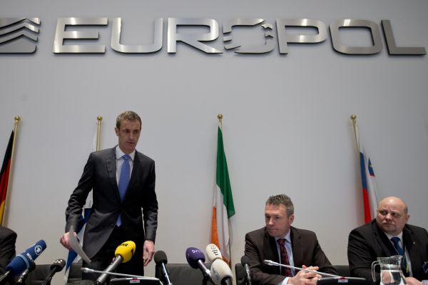 Evropská policejní agentura Europol v pondělí oznámila, že odhalila zhruba 380 fotbalových zápasů, které byly v letech 2008 až 2011 s největší pravděpodobností zmanipulovány. Evropská policejní agentura Europol v pondělí oznámila, že odhalila zhruba 380 fotbalových zápasů, které byly v letech 2008 až 2011 s největší pravděpodobností zmanipulovány.