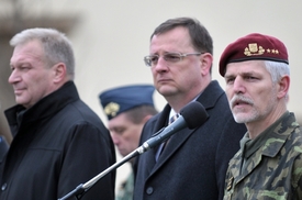Zleva Vlastimil Picek, Petr Nečas a Petr Pavel.