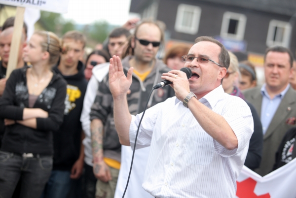 Předseda DDSSS Tomáš Vandas na demonstraci. Předseda DDSSS Tomáš Vandas na demonstraci.