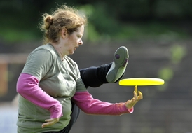Freestyle frisbee.