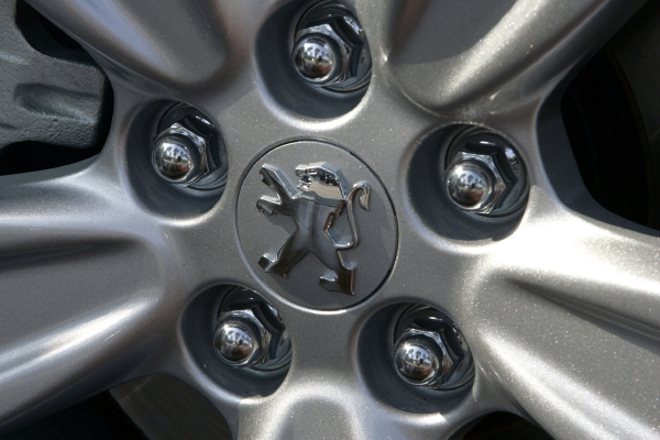 Francie možná převezme podíl v automobilce Francie by mohla převzít podíl v automobilce PSA Peugeot Citroën.