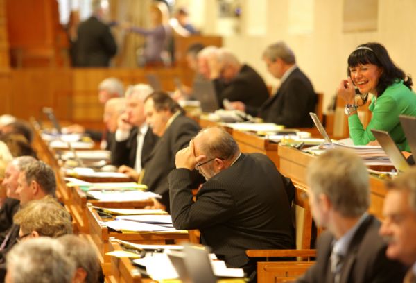 Senátoři nevědí, jak budou postupovat v kontrole financování prezidentských kandidátů.