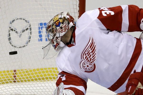 Nadějný gólman Petr Mrázek vstoupil do NHL. Nadějný gólman Petr Mrázek vstoupil do NHL.