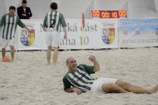 Za tým Bohemians nastoupil nejlepší střelec české fotbalové reprezentace Jan Koller (vpravo). Za tým Bohemians nastoupil nejlepší střelec české fotbalové reprezentace Jan Koller (vpravo).