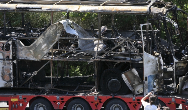 Fotografie autobusu, na který byl 18. července 2012 spáchán bombový útok.